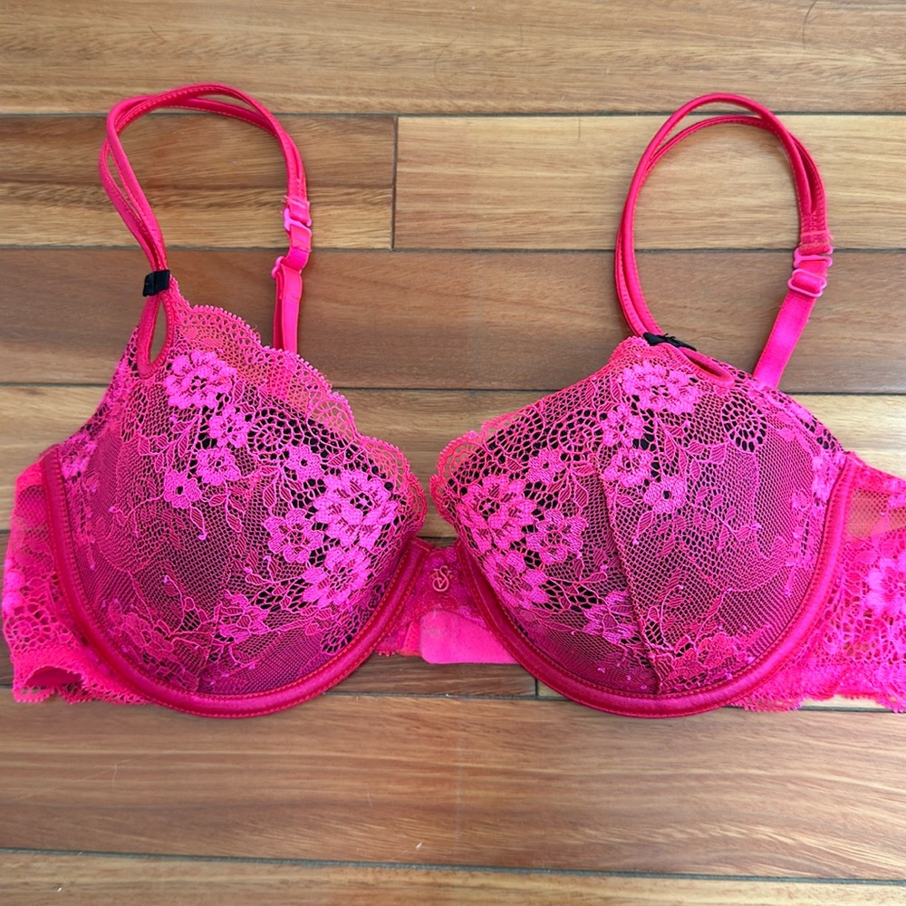 Lace Push-Up Bra in Vibrant Pink